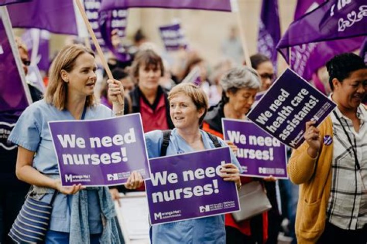 Are nurses intimidated by doctors?