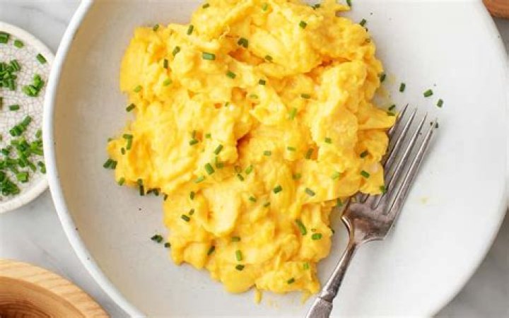 Are scrambled eggs high in iron?