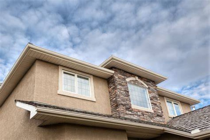Are stucco houses strong?
