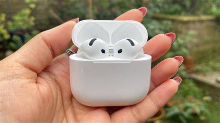 Can AirPods Pro survive water?