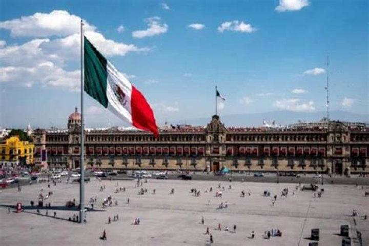 Can felons go to Mexico?