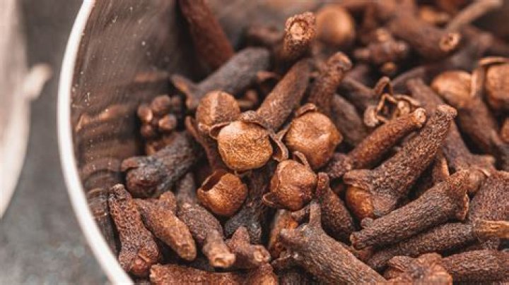 Can I swallow cloves?
