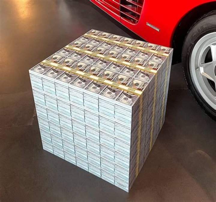 Can I use US dollars in Amsterdam?