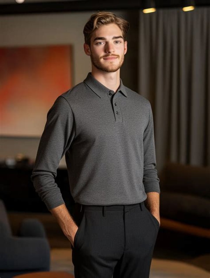 Can I wear polo for interview?
