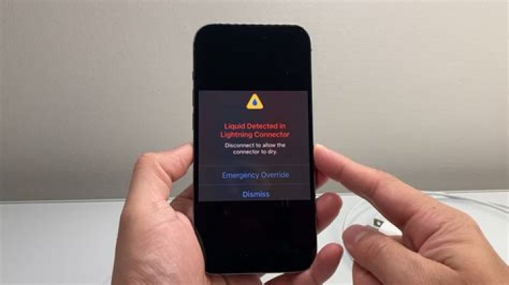 Can sand damage your phone?