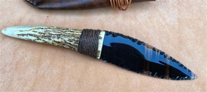 Can surgeons use obsidian scalpels?