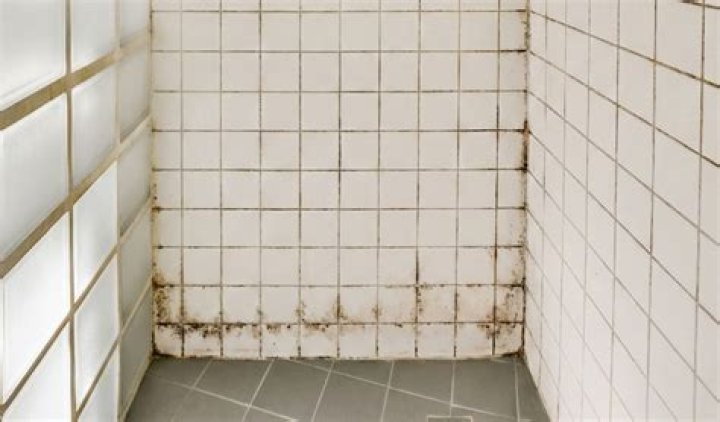 Can vinegar ruin tiles?