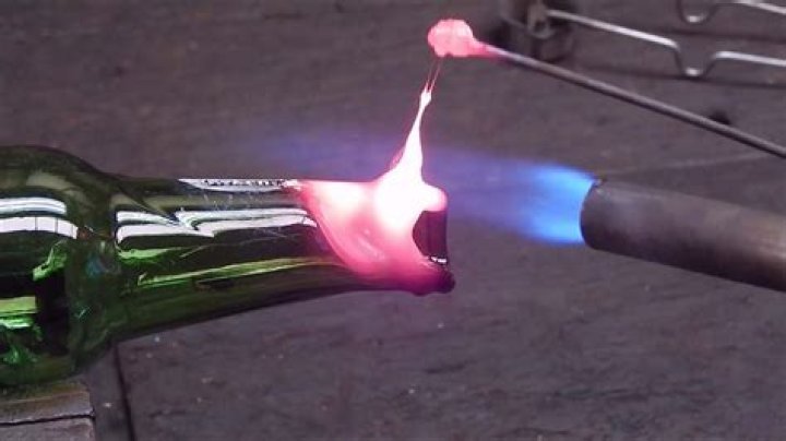 Can you melt glass with a heat gun?