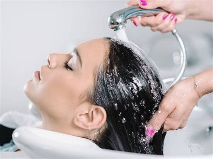 Can you put molasses in your hair?