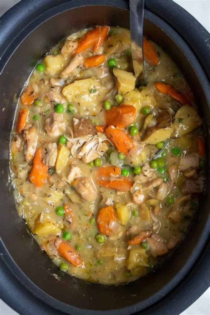 Can you reheat chicken stew in a slow cooker?