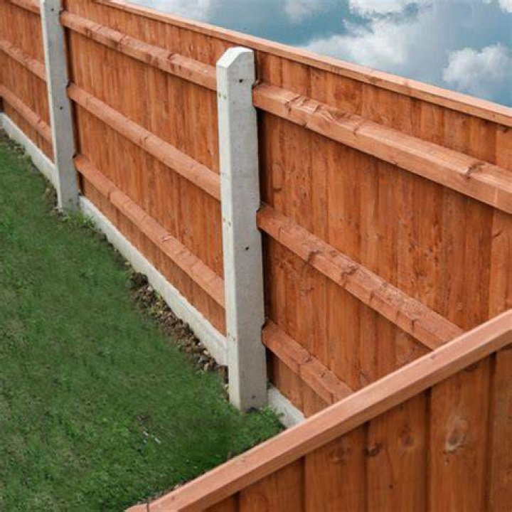 Can you set fence posts with dry concrete?