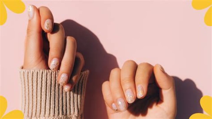 Can you wear nails in the Army?