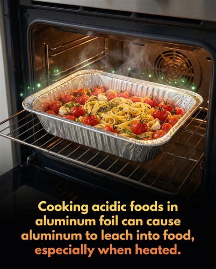 Do aluminum pans leach into food?