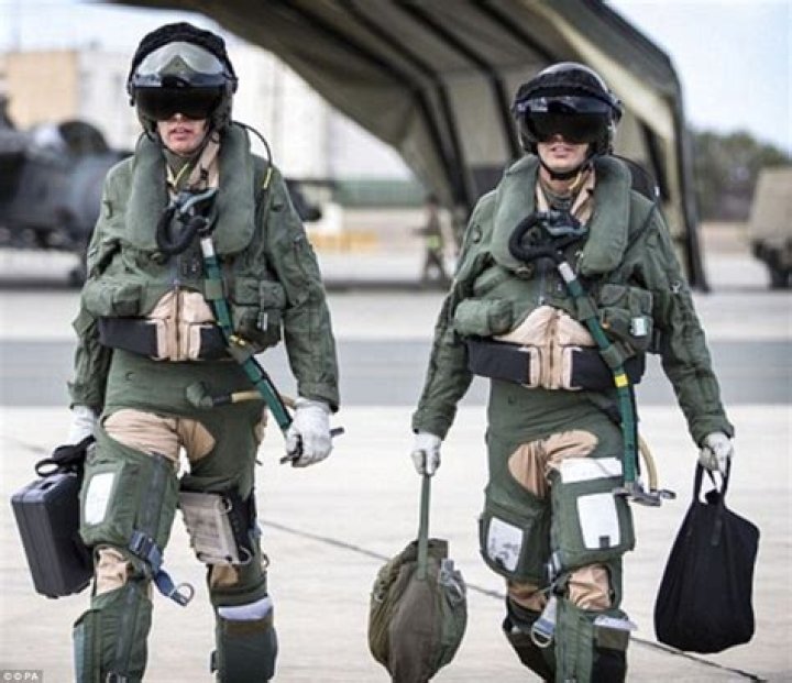 Do fighter pilots carry guns?