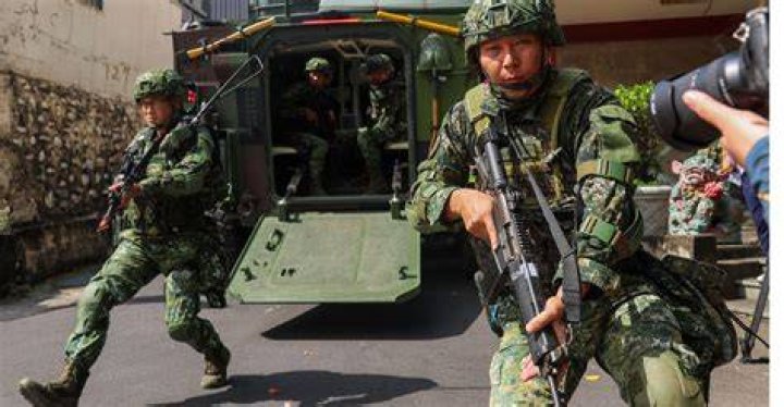 Do soldiers exercise everyday?