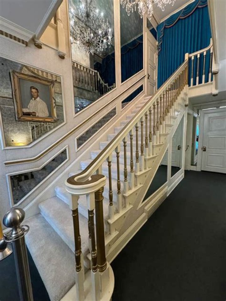 Does anyone go upstairs at Graceland?