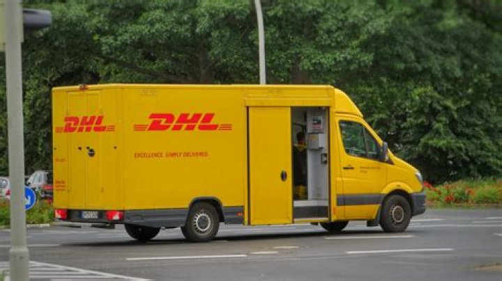 Does DHL ask ID?