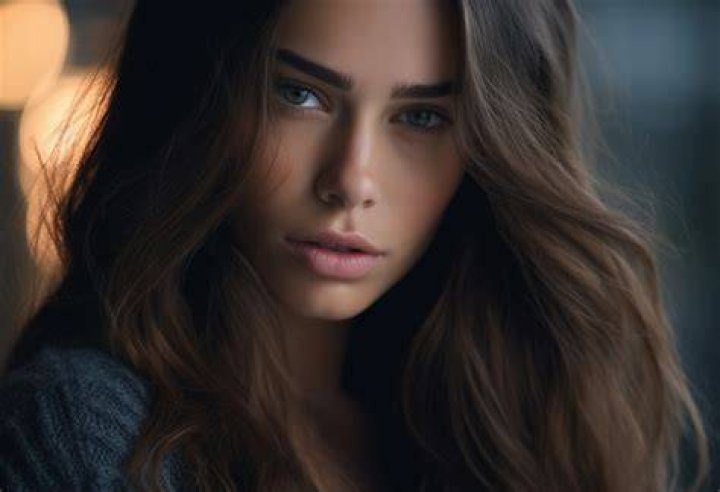 Does eye contact attract a girl?
