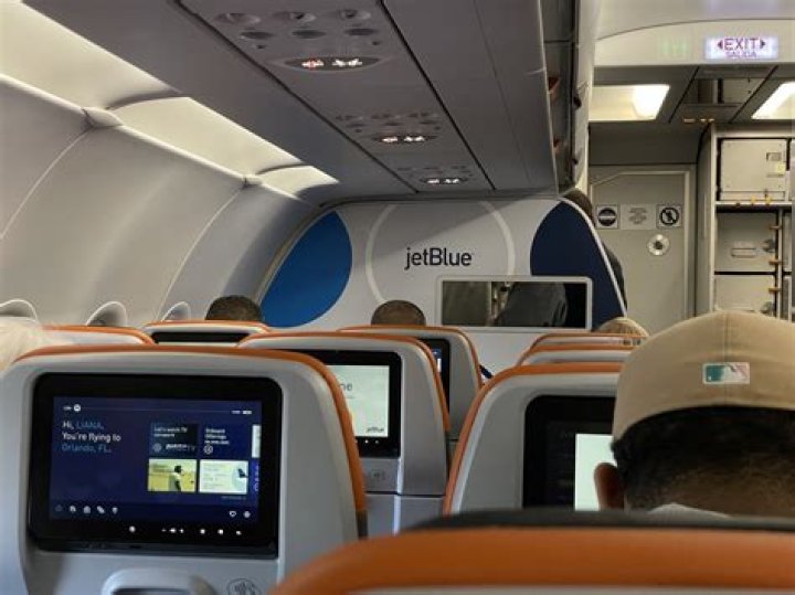 Does JetBlue give you blankets?
