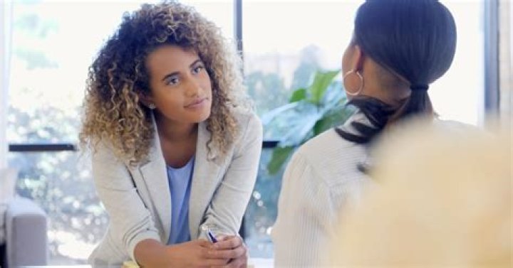 How can I be a good emotional girlfriend?