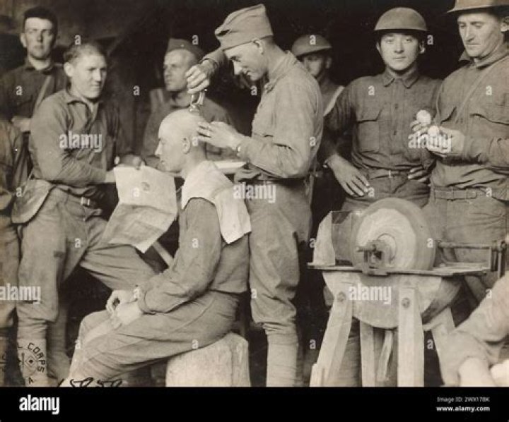 How did soldiers shave in ww1?