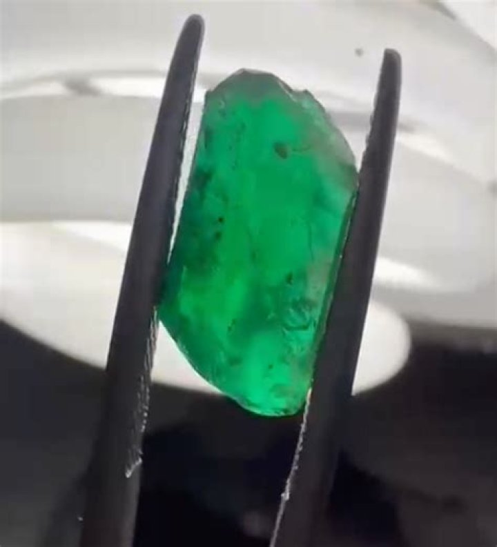 How do I choose an emerald?