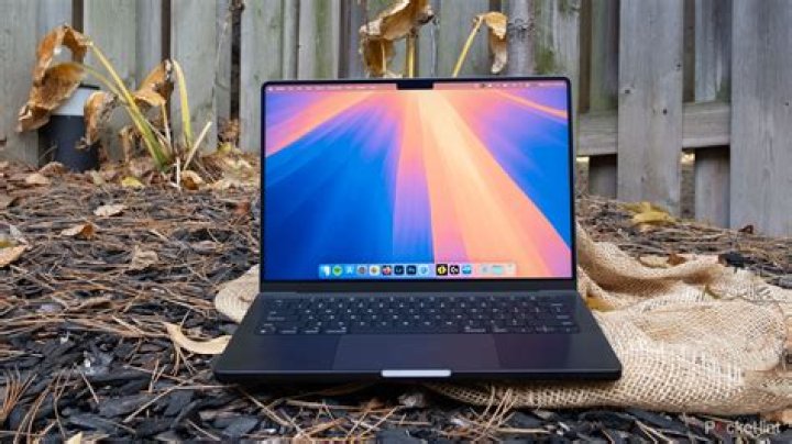 How do I fix the crackles on my MacBook Pro 2015?
