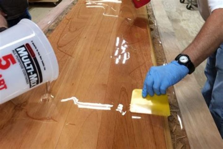 How do you make epoxy clear?