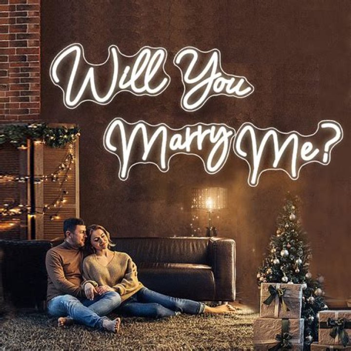 How do you marry in dank Memer?