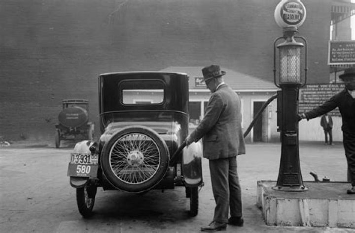 How fast did 1920s cars go?