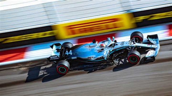 How fast do Formula 1 cars go 0 60?