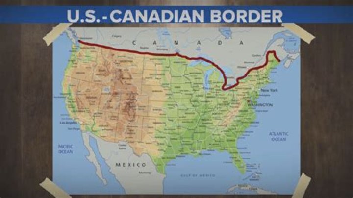 How many border crossings are there between the U.S. and Canada?