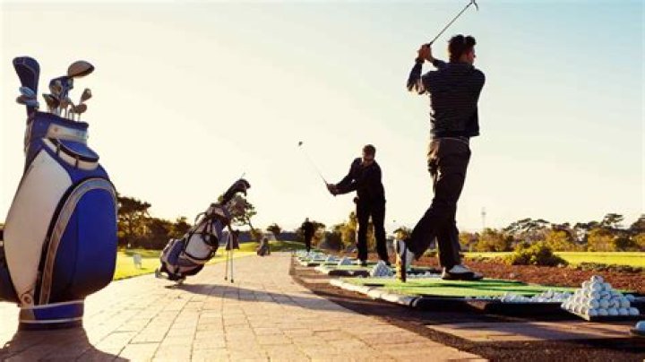 How many hours do pro golfers practice?