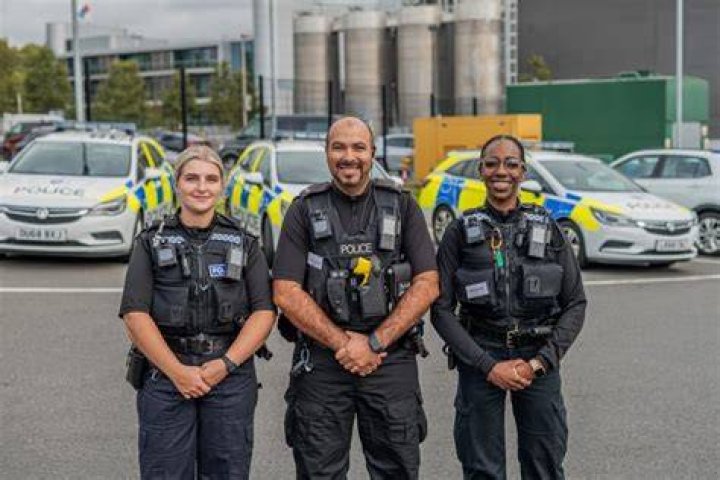 How much are detectives paid UK?