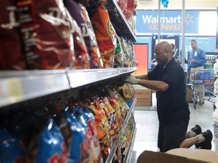 How much does a stocker make at Walmart?