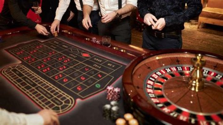 How much does the average person gamble?