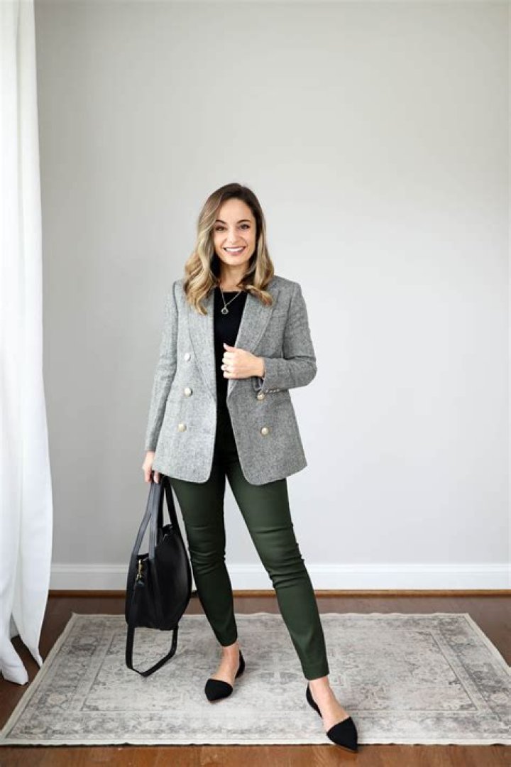 How should a woman wear a GREY blazer?