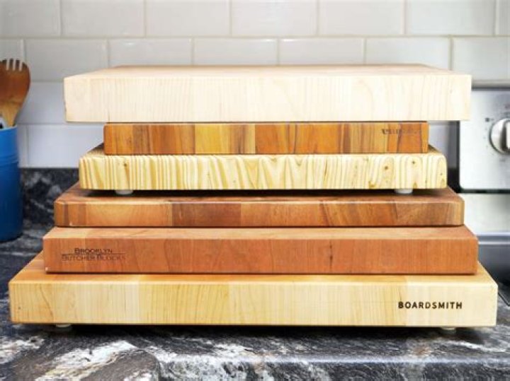 How thick should a wood cutting board be?