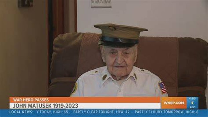 Is anyone who served in ww2 still alive?