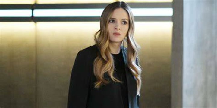 Is Caitlin in flash pregnant?