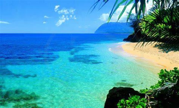 Is Hawaii ocean water clear?