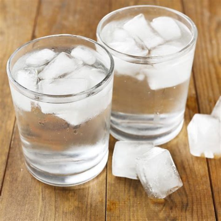 Is it better to drink hot or cold water?