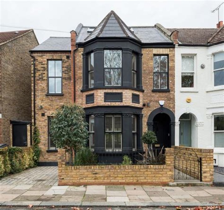 Is it cheaper to buy or build a house in Ireland?