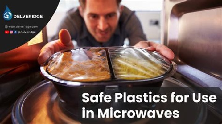 Is it safe to put a spoon in the microwave?