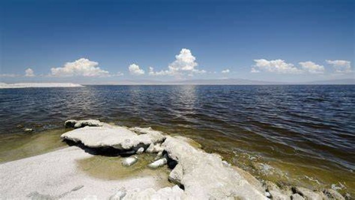 Is the Salton Sea bigger than Lake Tahoe?