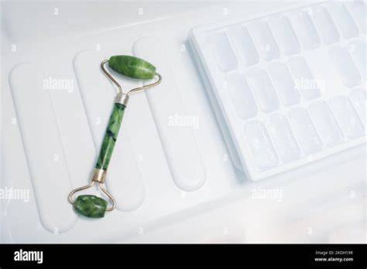 Should I keep my jade roller in the fridge?