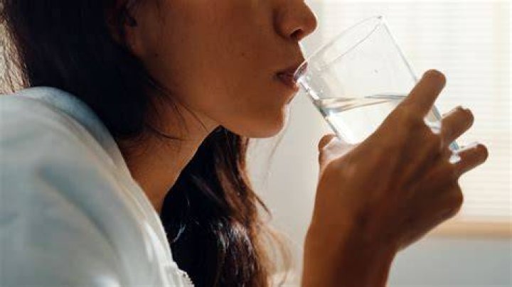 Should you drink water early morning without brushing?