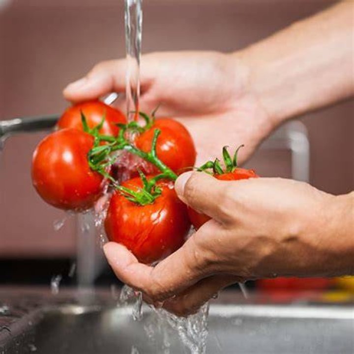 Should you wash tomatoes?