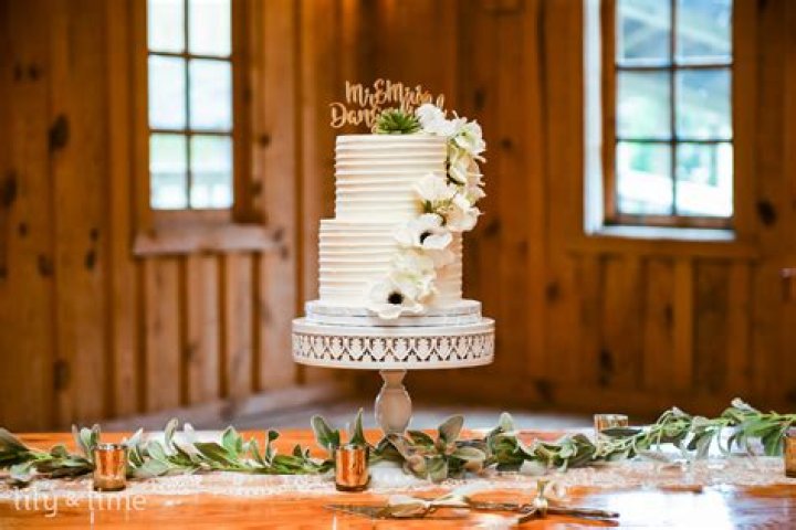 What's the most popular wedding cake?