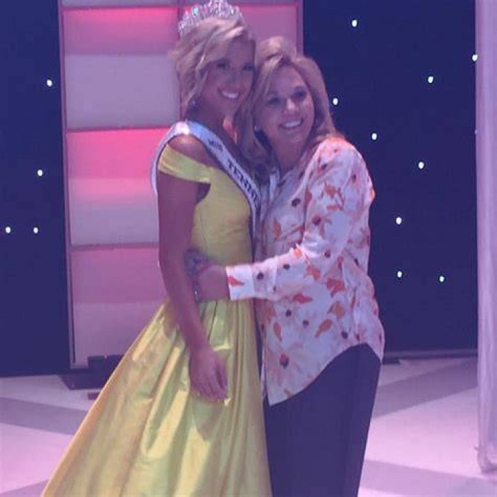 What beauty pageant did Julie Chrisley win?